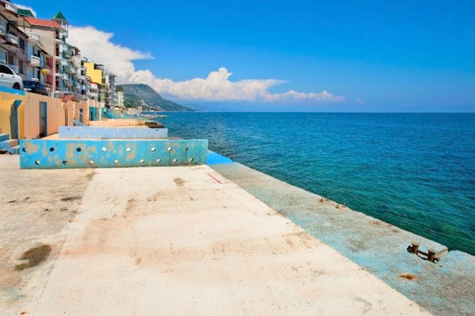Купить коммерческую недвижимость Респ Крым, г Алушта, поселок Утес 