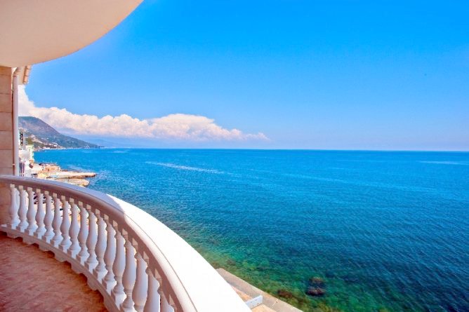 Купить коммерческую недвижимость Респ Крым, г Алушта, поселок Утес 